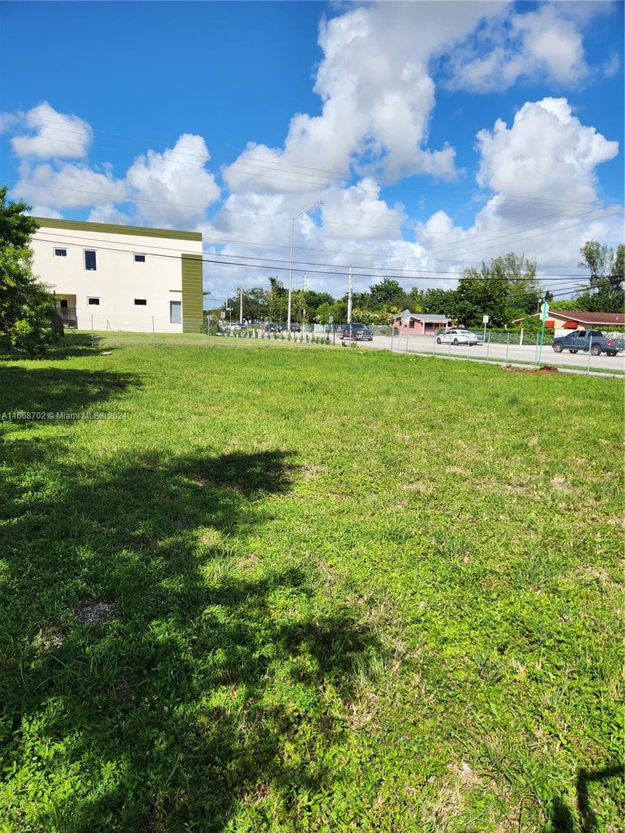 11110/20 NW 17th Ave, Miami FL 33167