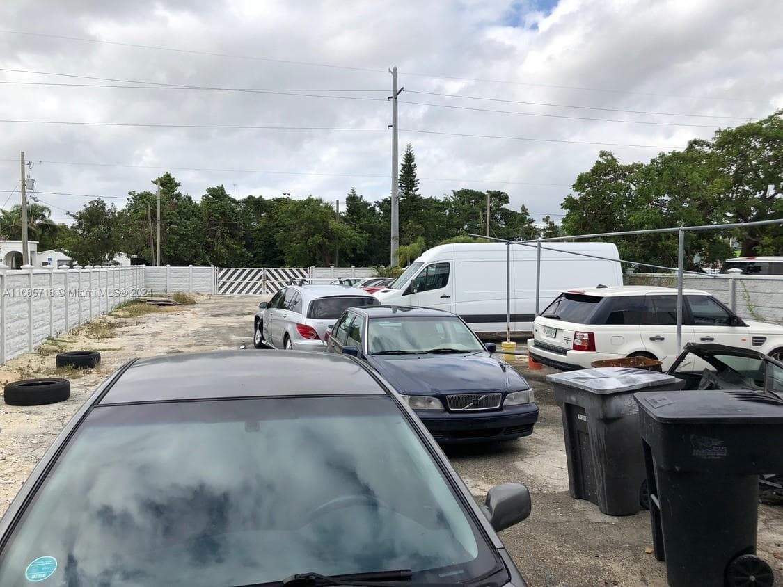 707 N Dixie Hwy, Hallandale Beach FL 33009