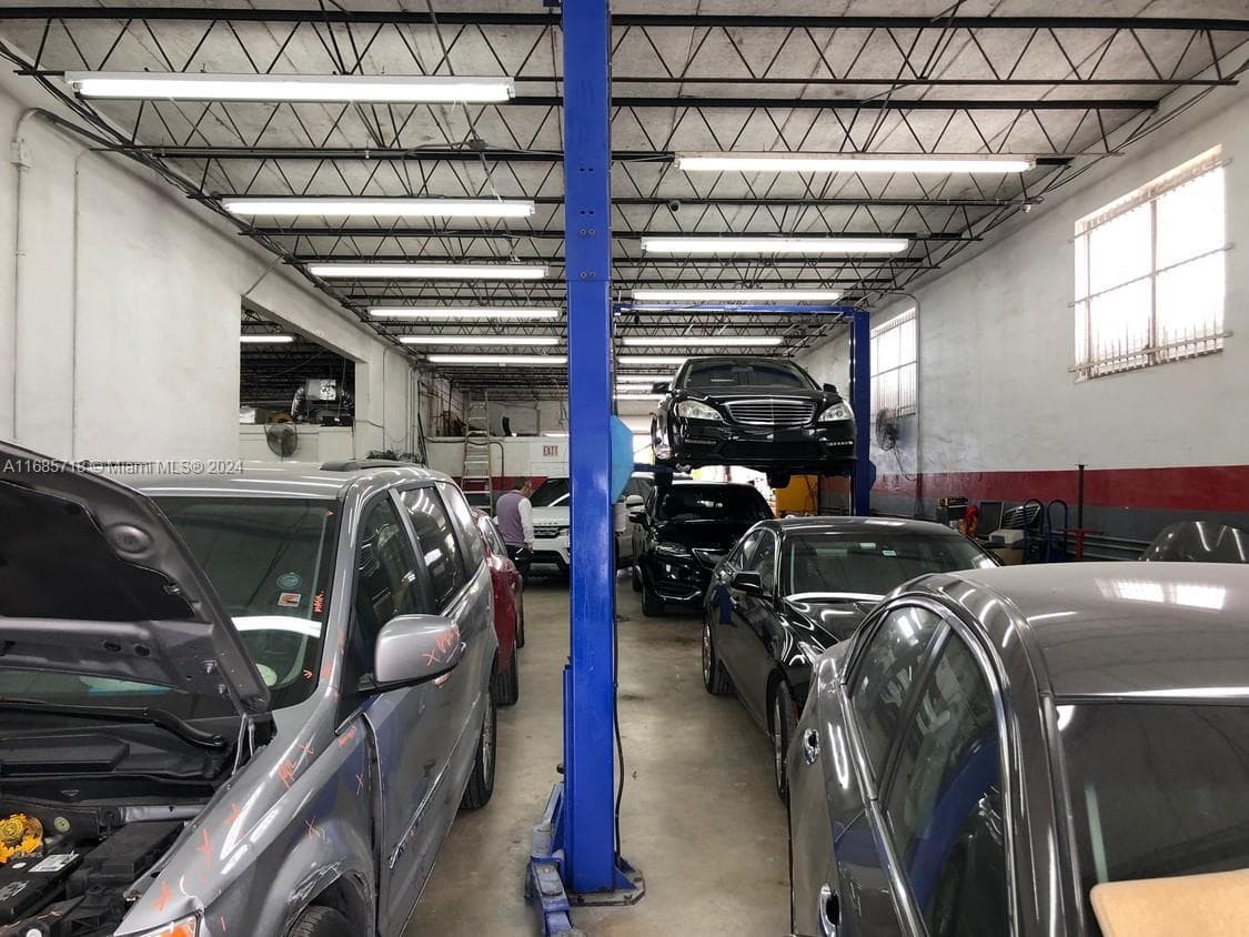 707 N Dixie Hwy, Hallandale Beach FL 33009