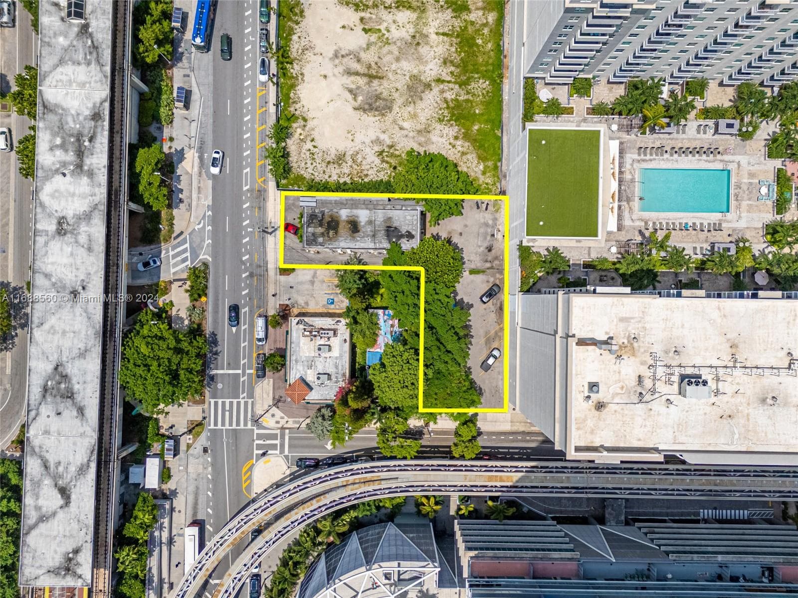 75 SW 11th St, Miami FL 33130