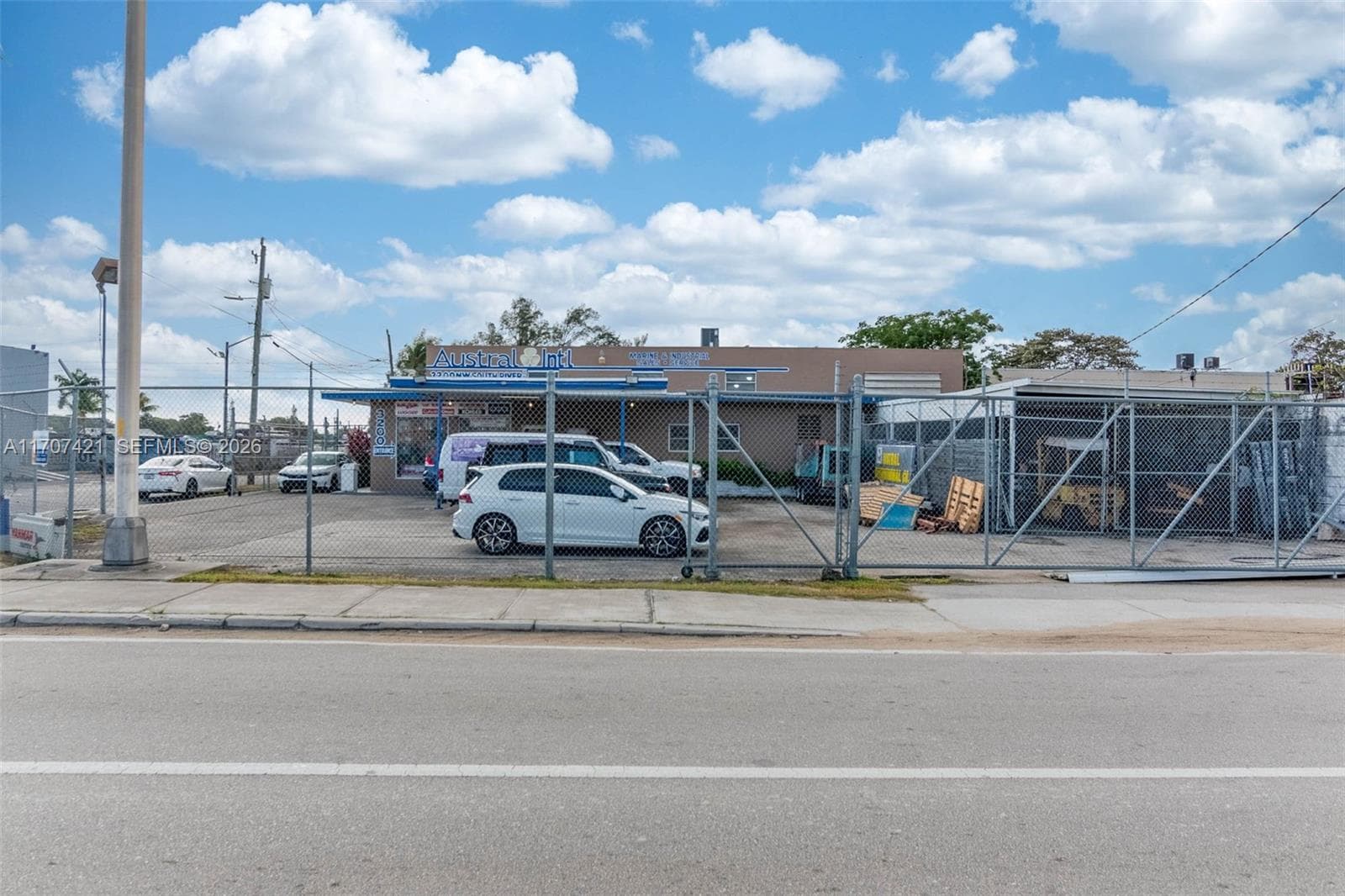 3200 NW South River Dr, Miami FL 33142