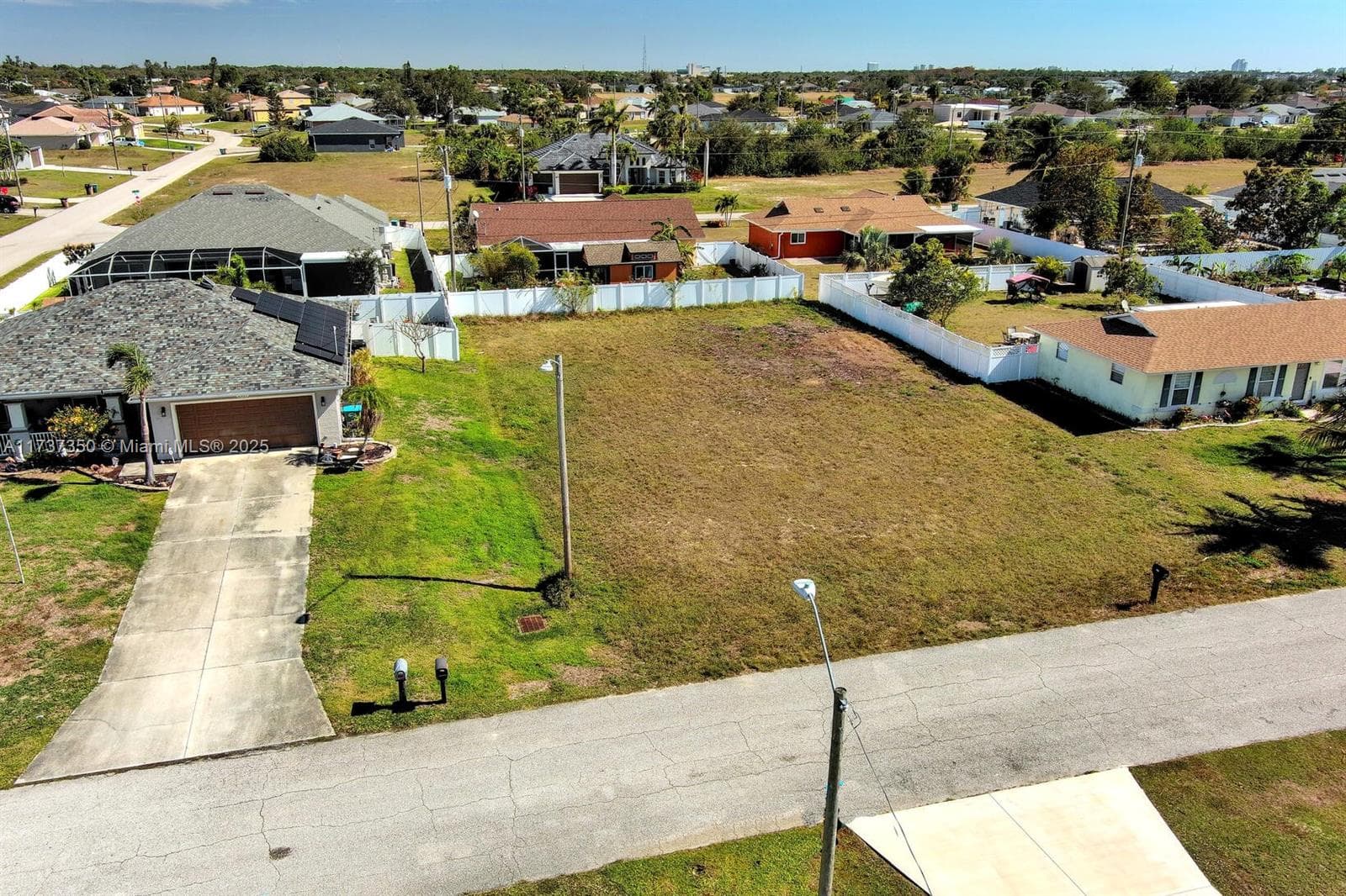 2013 NE 18th Ave, Cape Coral FL 33909