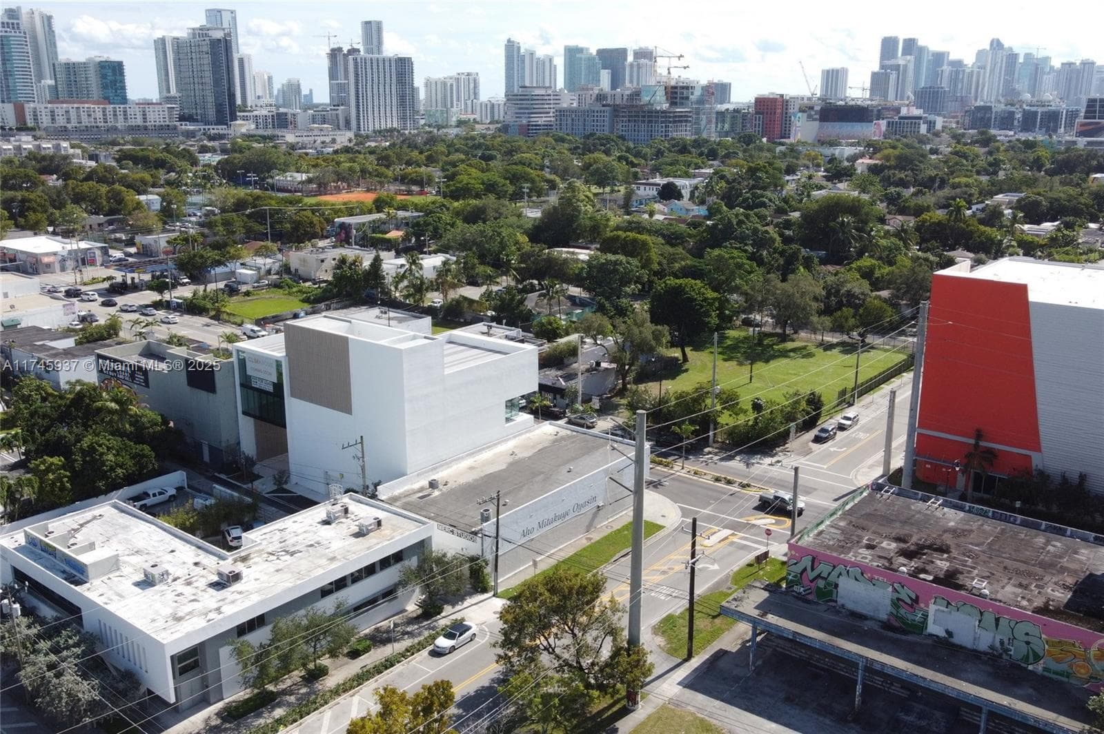 321 NW 37th St, Miami FL 33127