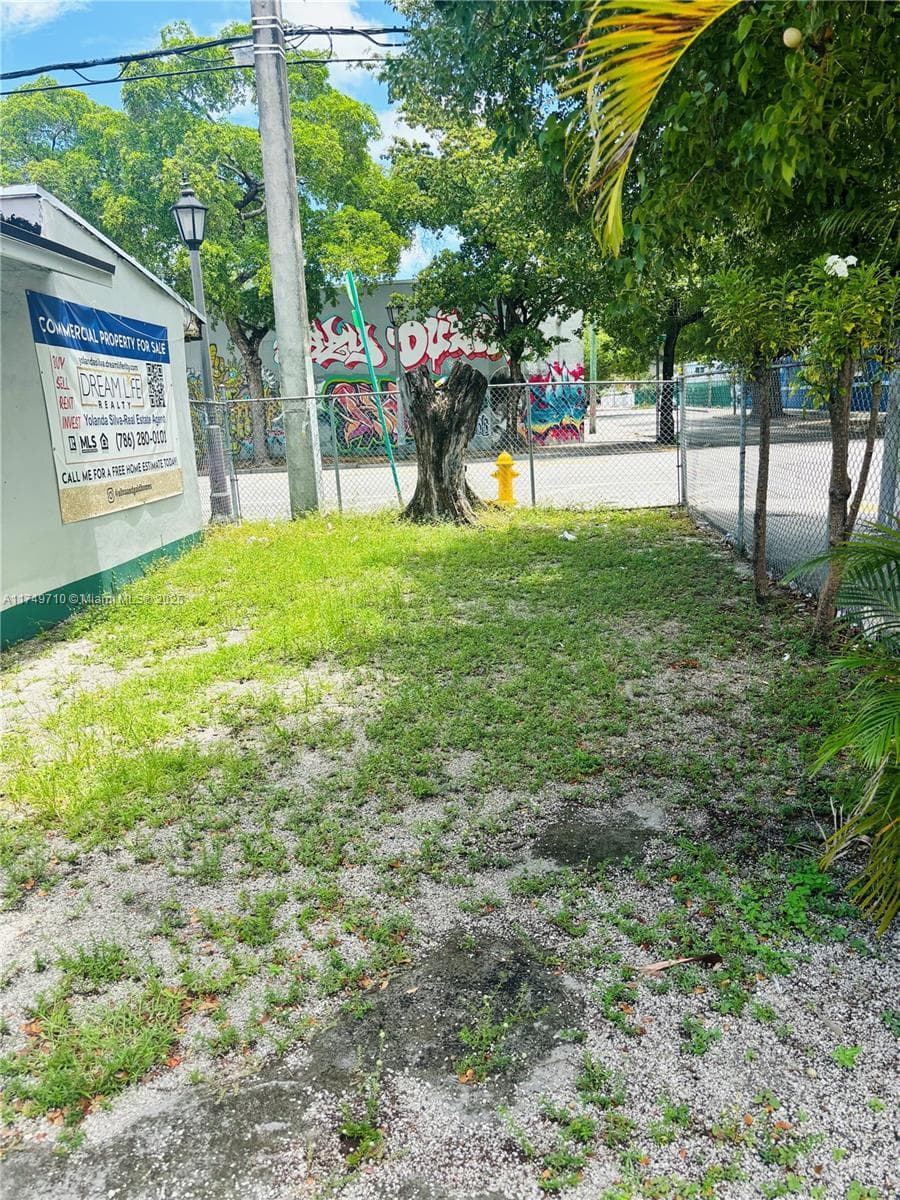 203 NW 35th St, Miami FL 33127