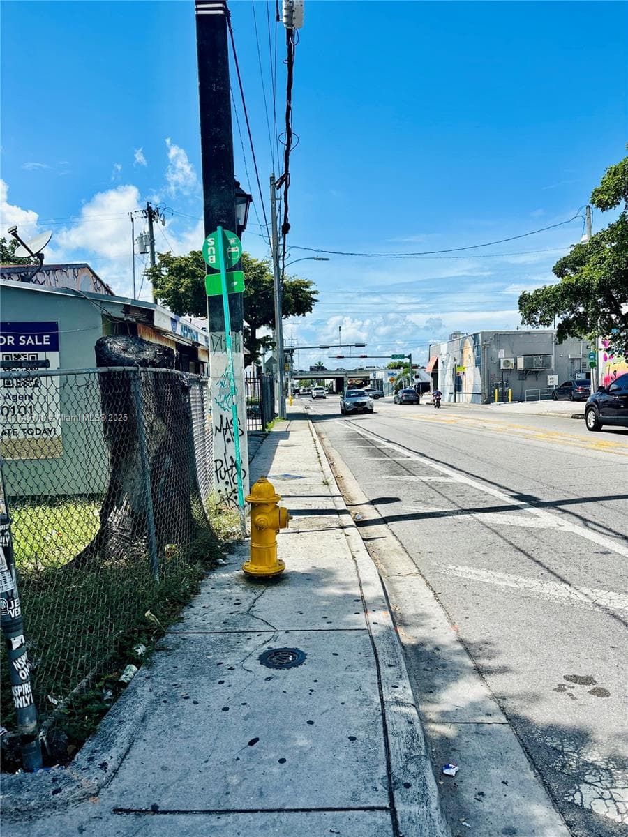 203 NW 35th St, Miami FL 33127