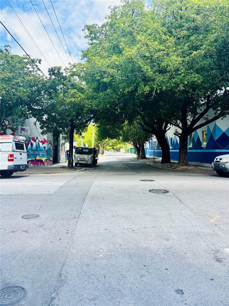 203 NW 35th St, Miami FL 33127