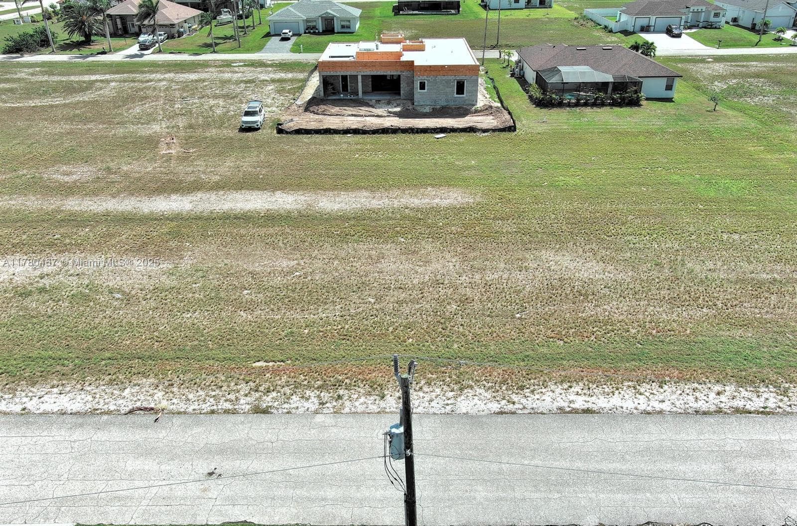 1037 NW 37TH PL, Cape Coral FL 33993