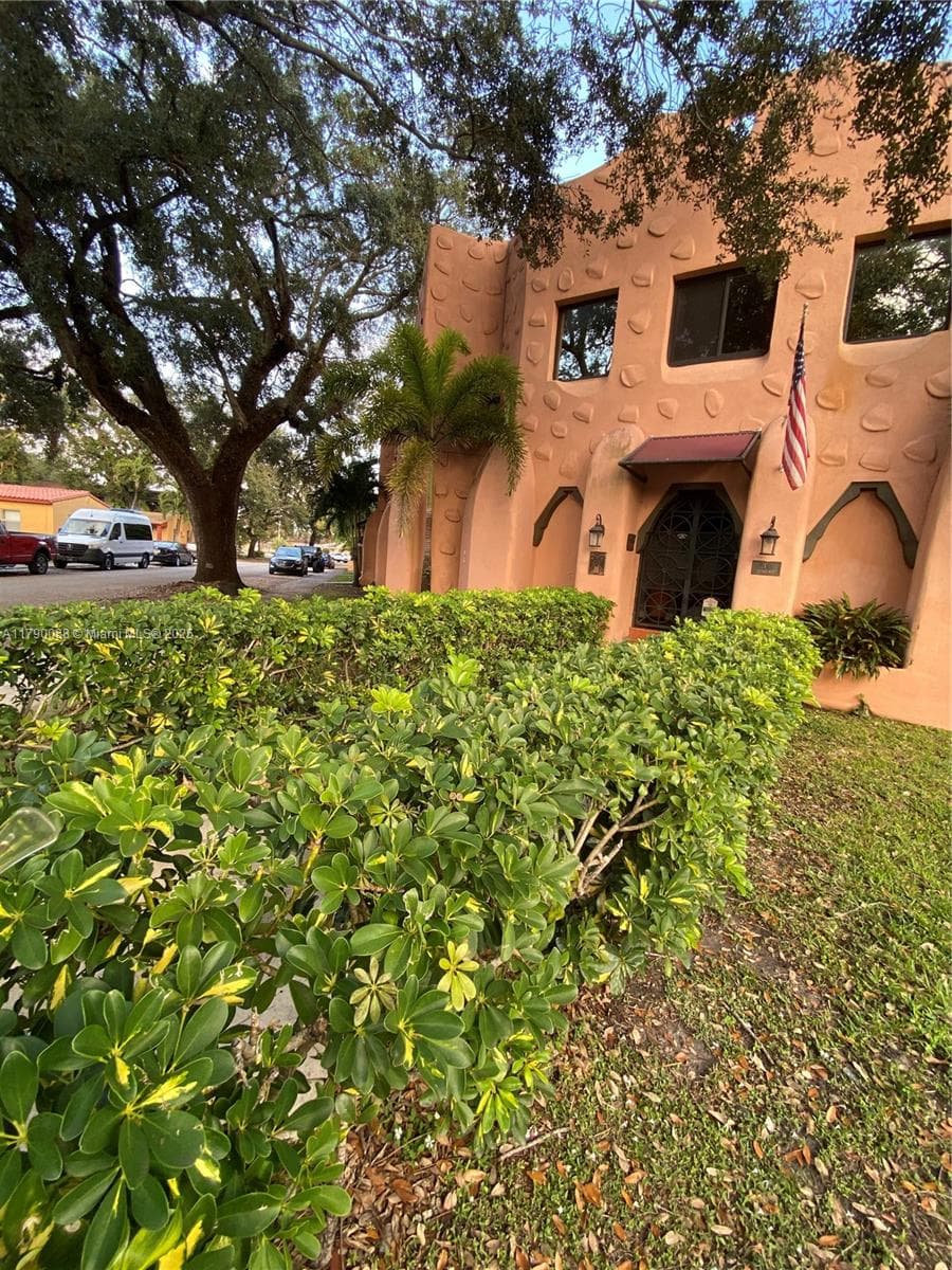 200 Azure Way, Miami Springs FL 33166