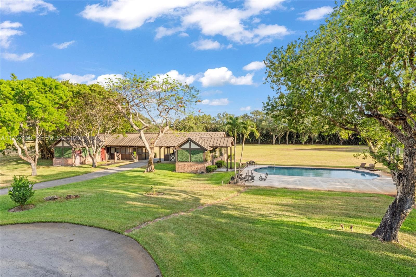 8700 Surrey Ln, Boca Raton FL 33496