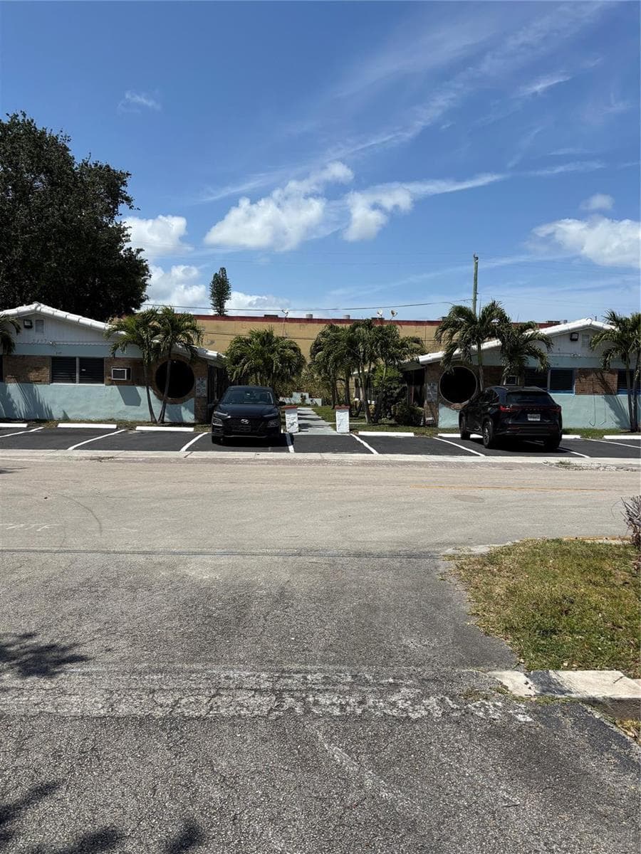2125 & 2127 existing 4 plexes