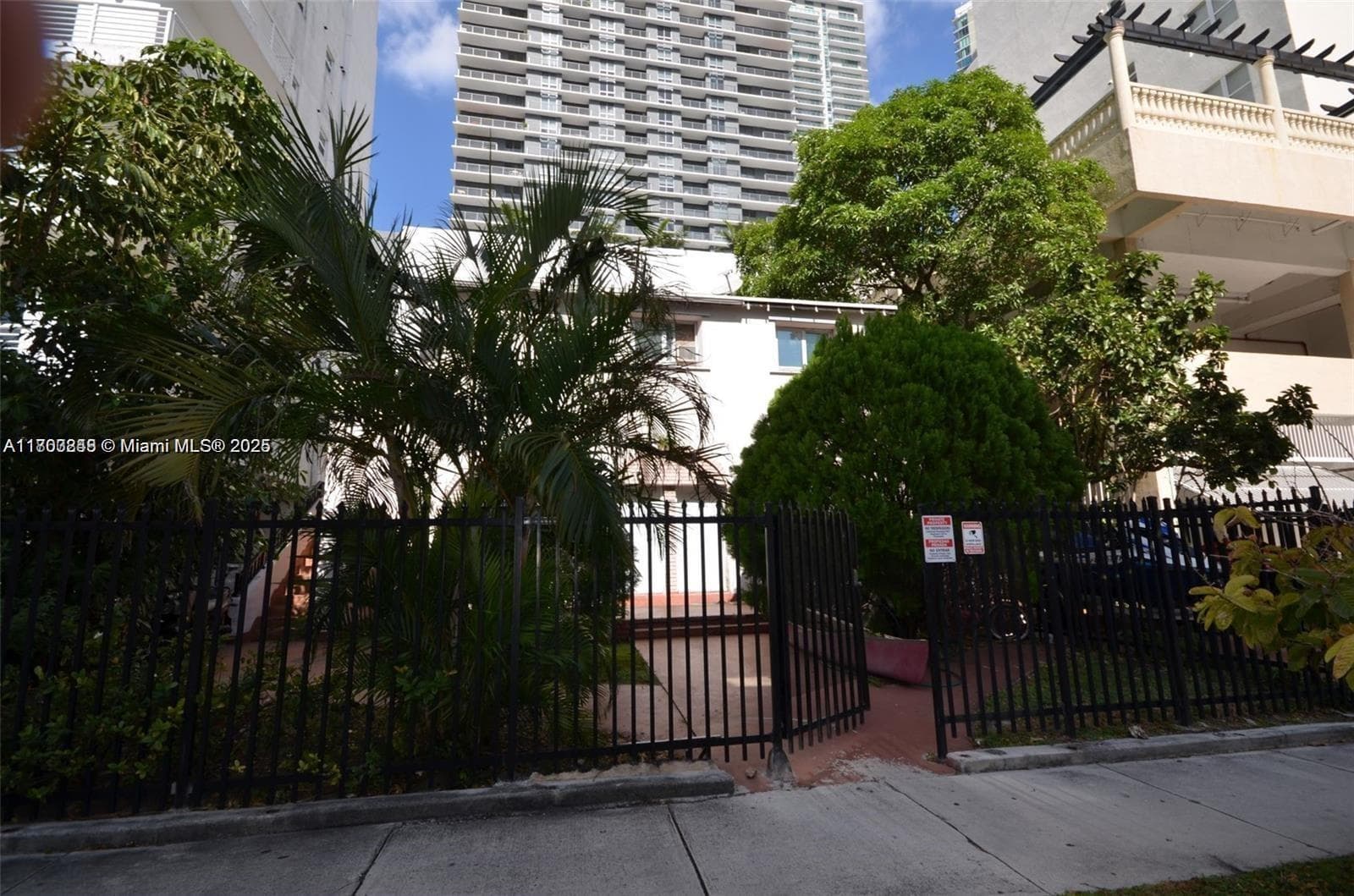 437 NE 30th St, Miami FL 33137
