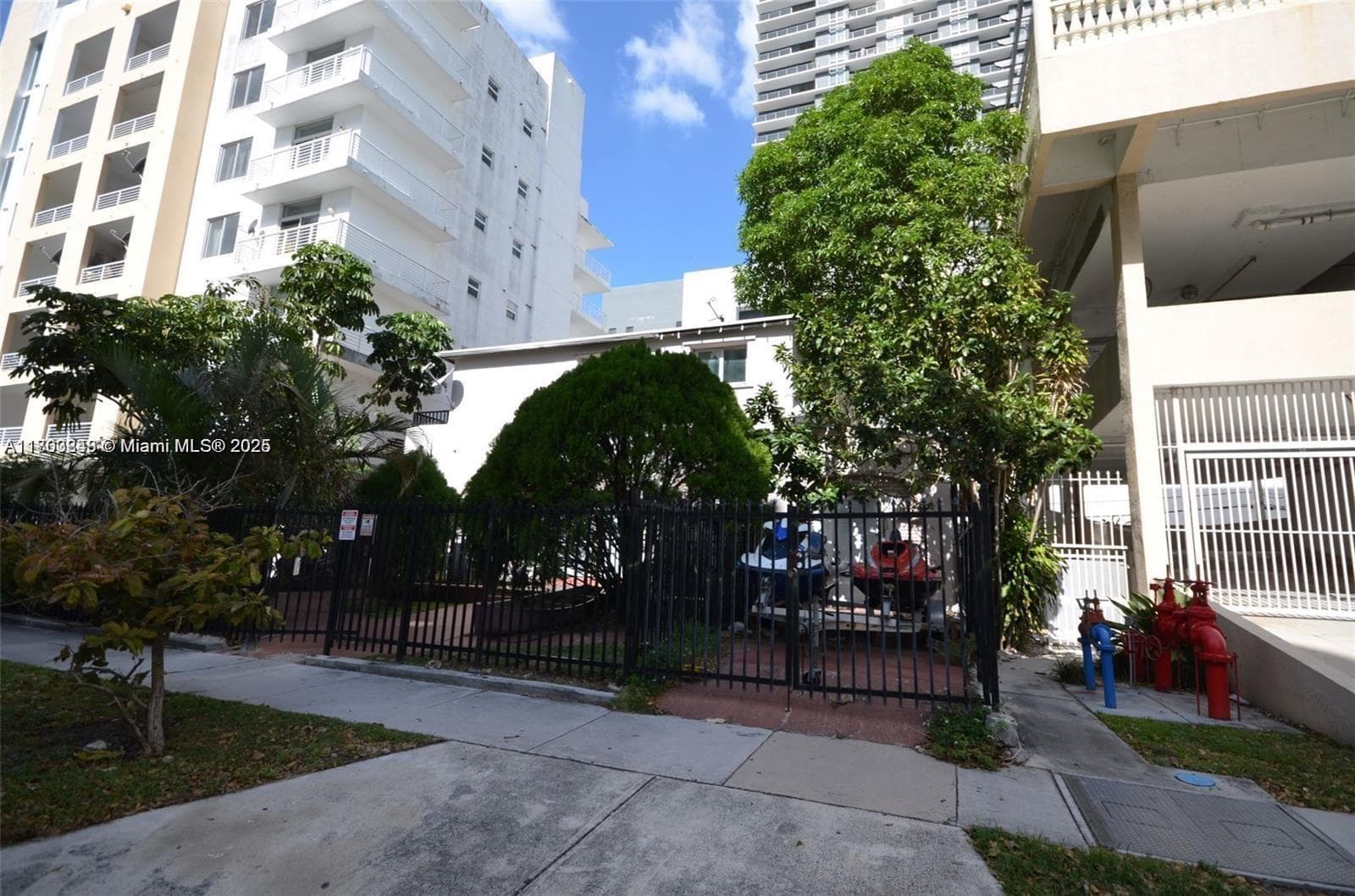 437 NE 30th St, Miami FL 33137