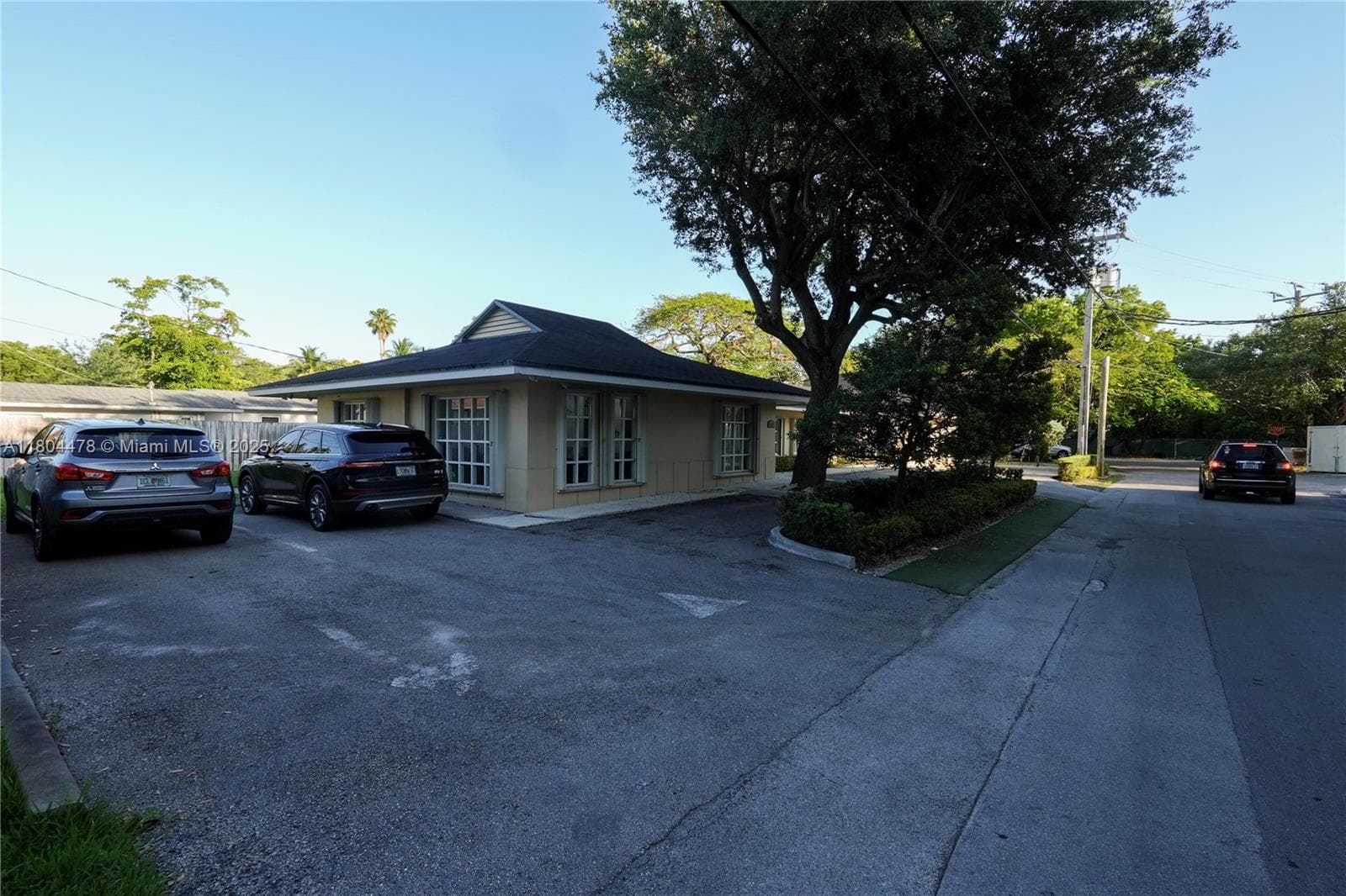 8125 SW 120th St, Pinecrest FL 33156
