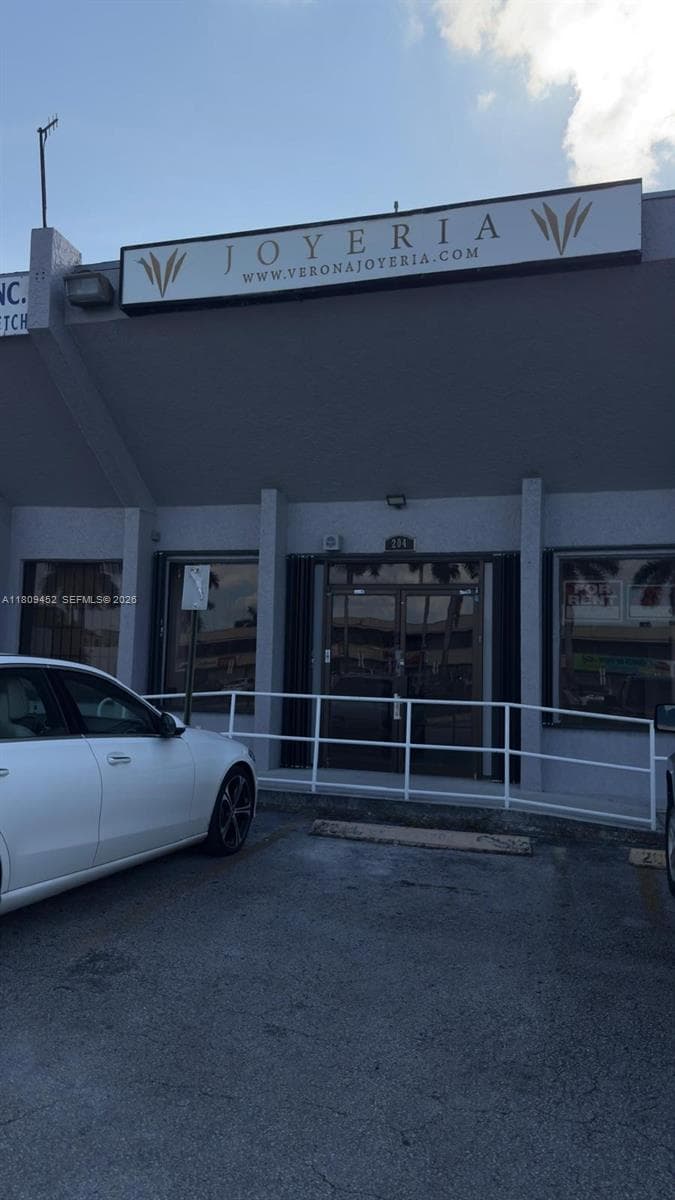 3960 W 16th Ave # 204, Hialeah FL 33012