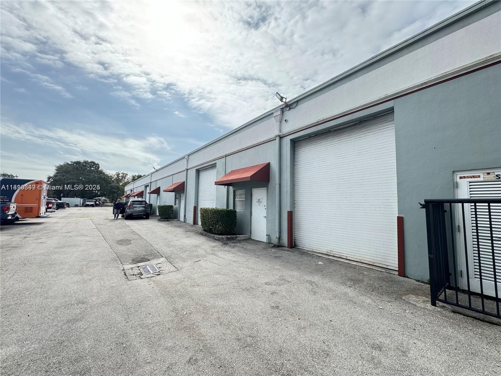 2870 Stirling Rd, Hollywood FL 33020