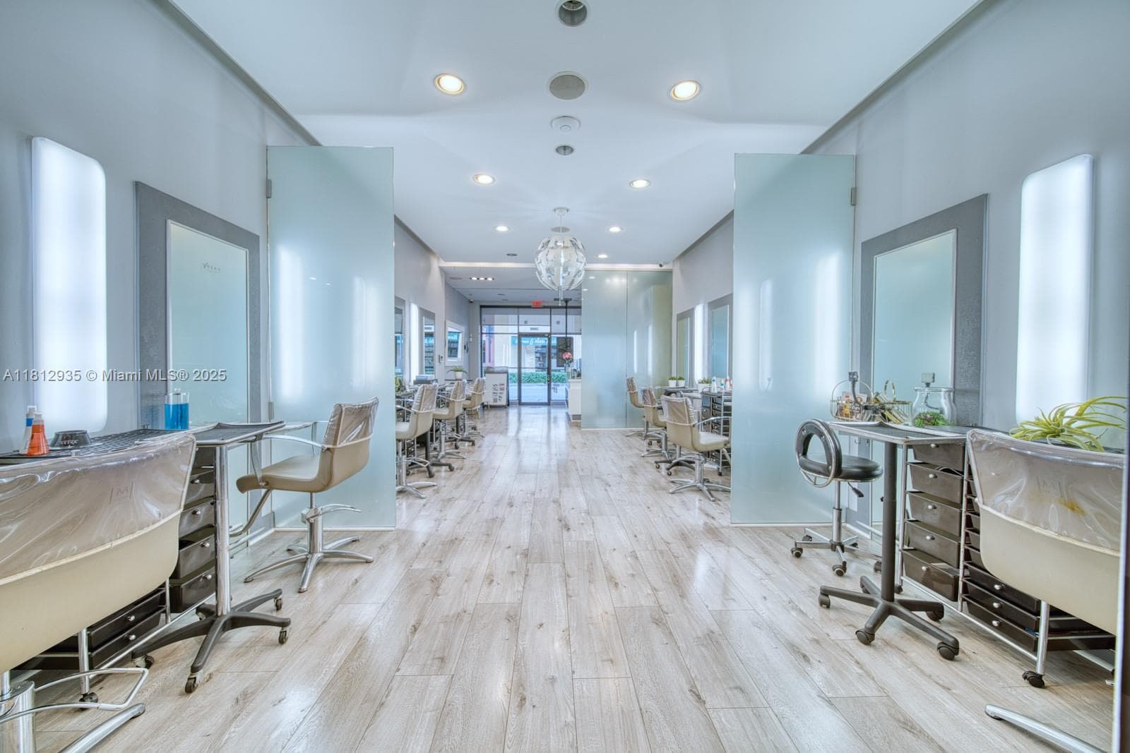 Full Service Beauty Salon On Sunset Dr & 57th Ave, Coral Gables FL 33143
