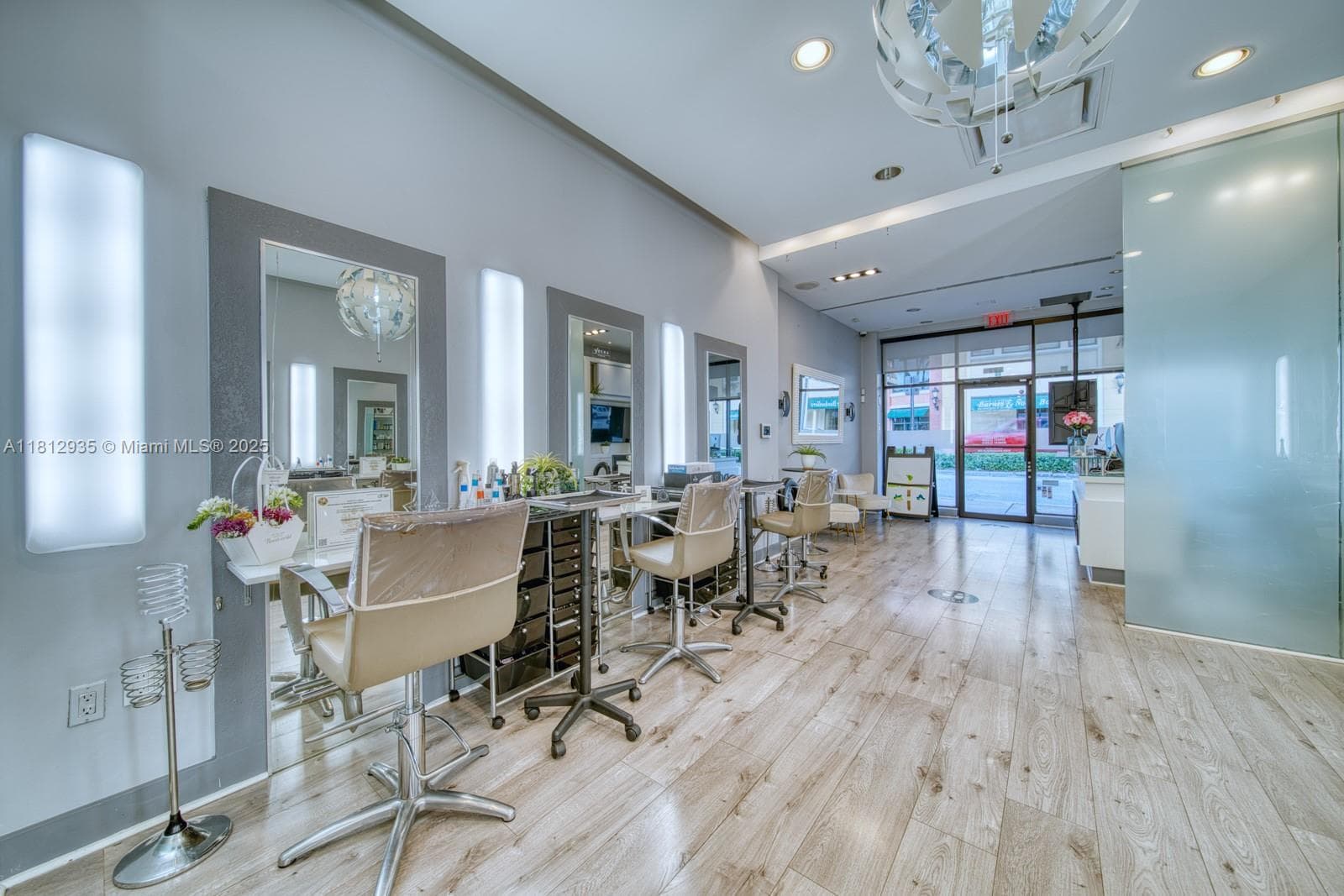 Full Service Beauty Salon On Sunset Dr & 57th Ave, Coral Gables FL 33143