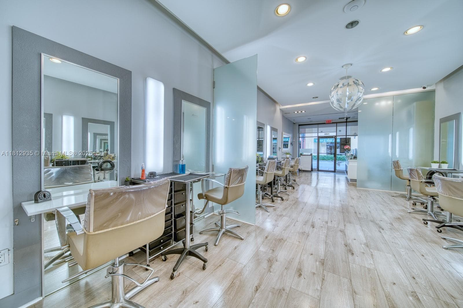 Full Service Beauty Salon On Sunset Dr & 57th Ave, Coral Gables FL 33143