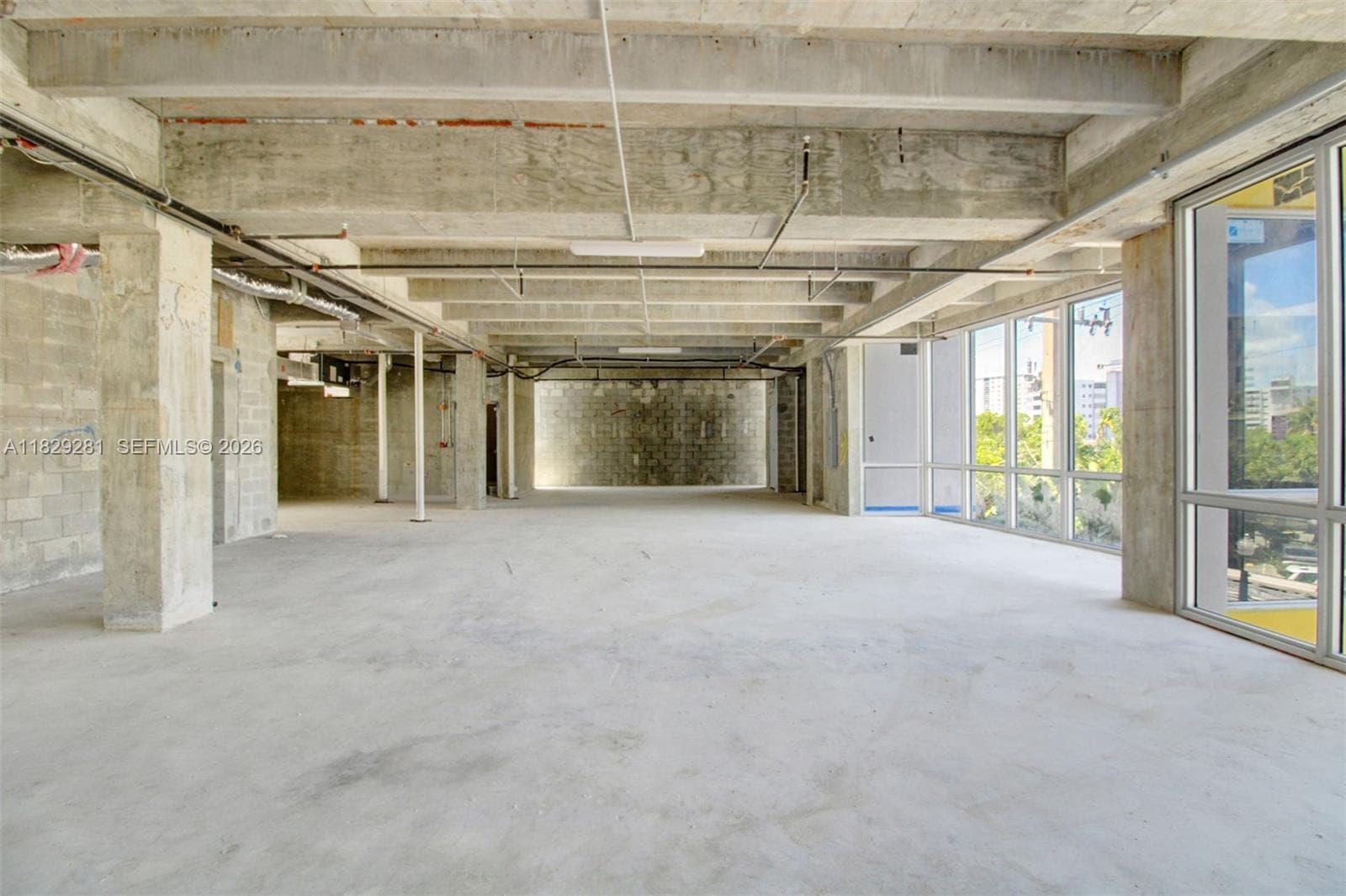 Amazing space with ample office configurations. Request OM for the layout sizes and concepts