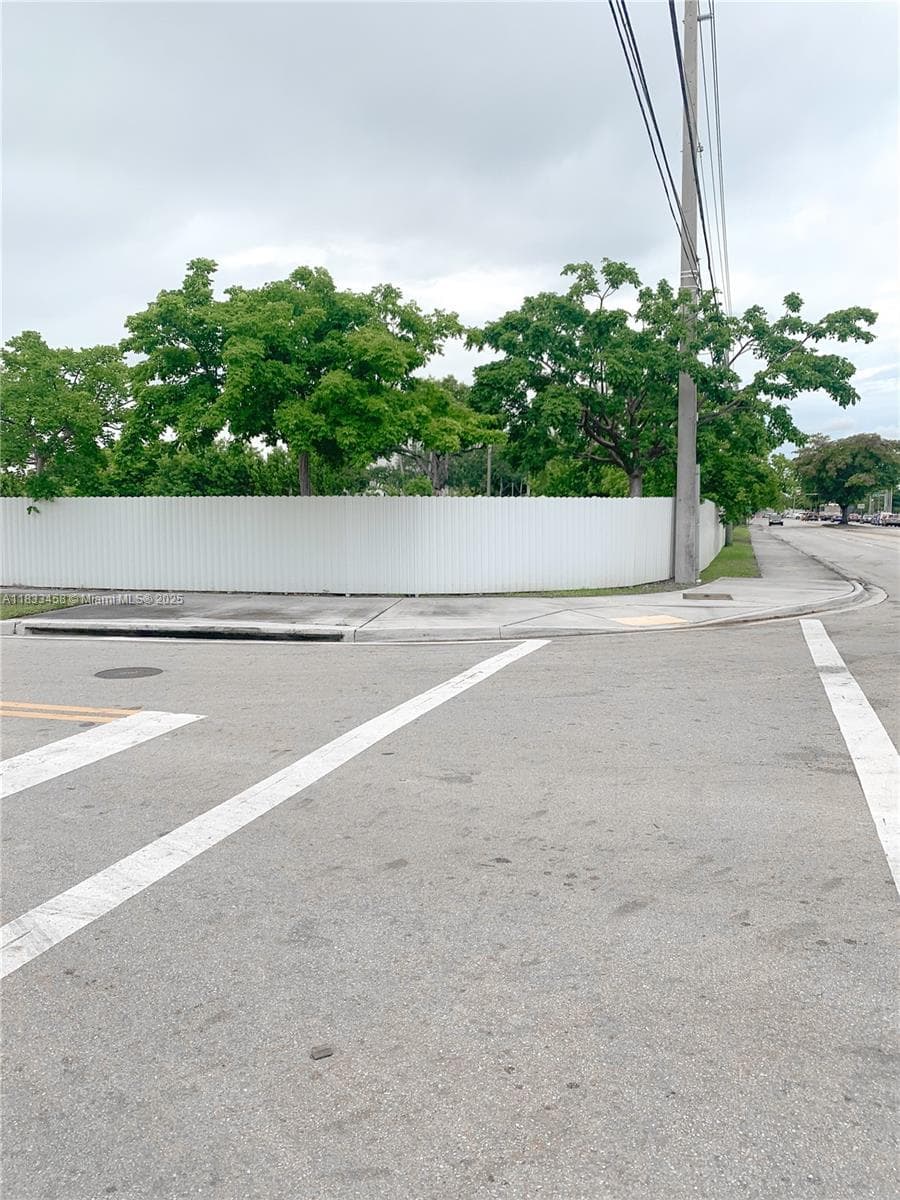 1401 NW 108th Ave, Sweetwater FL 33172