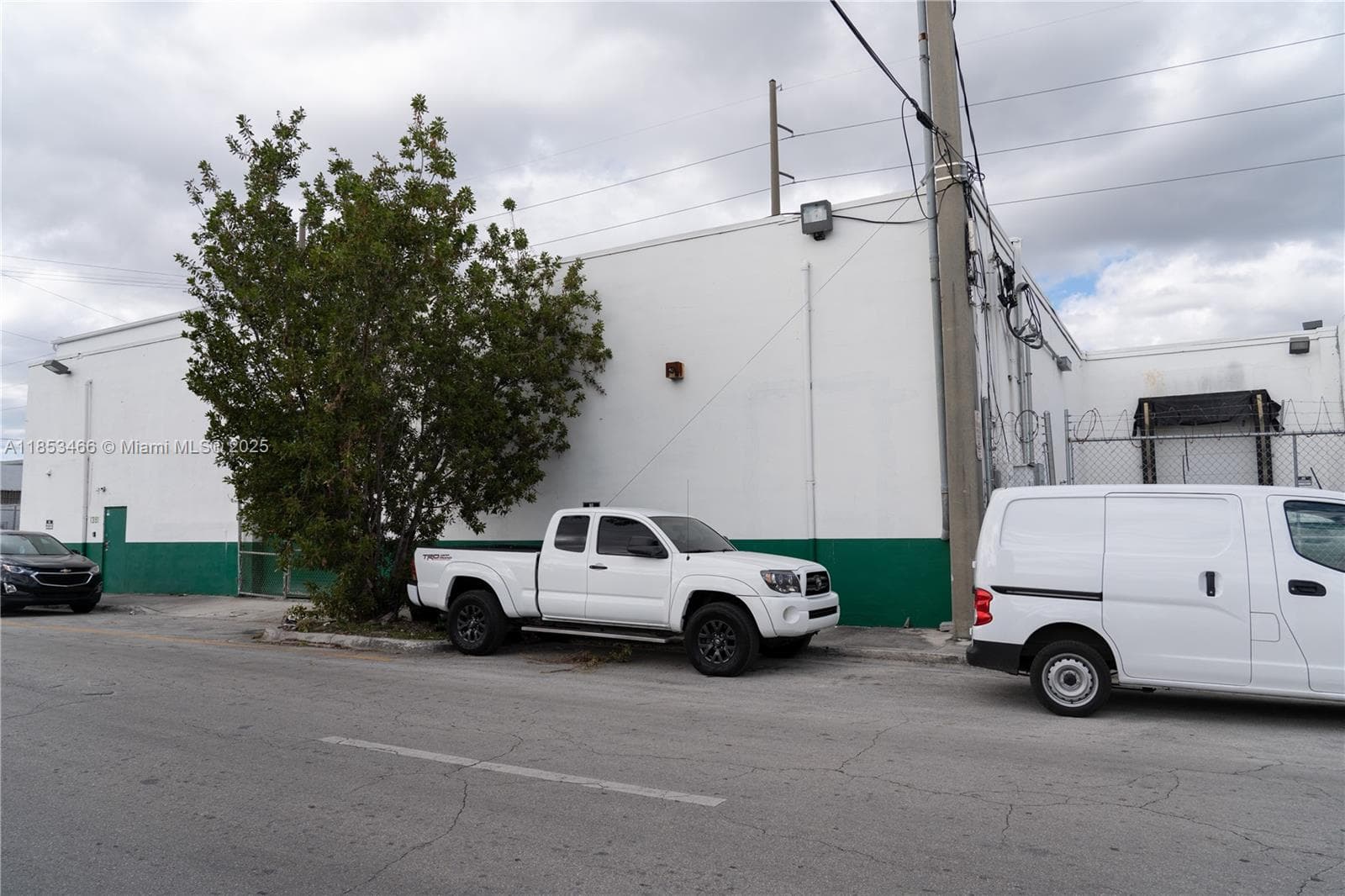 1395 NW 22nd St, Miami FL 33142