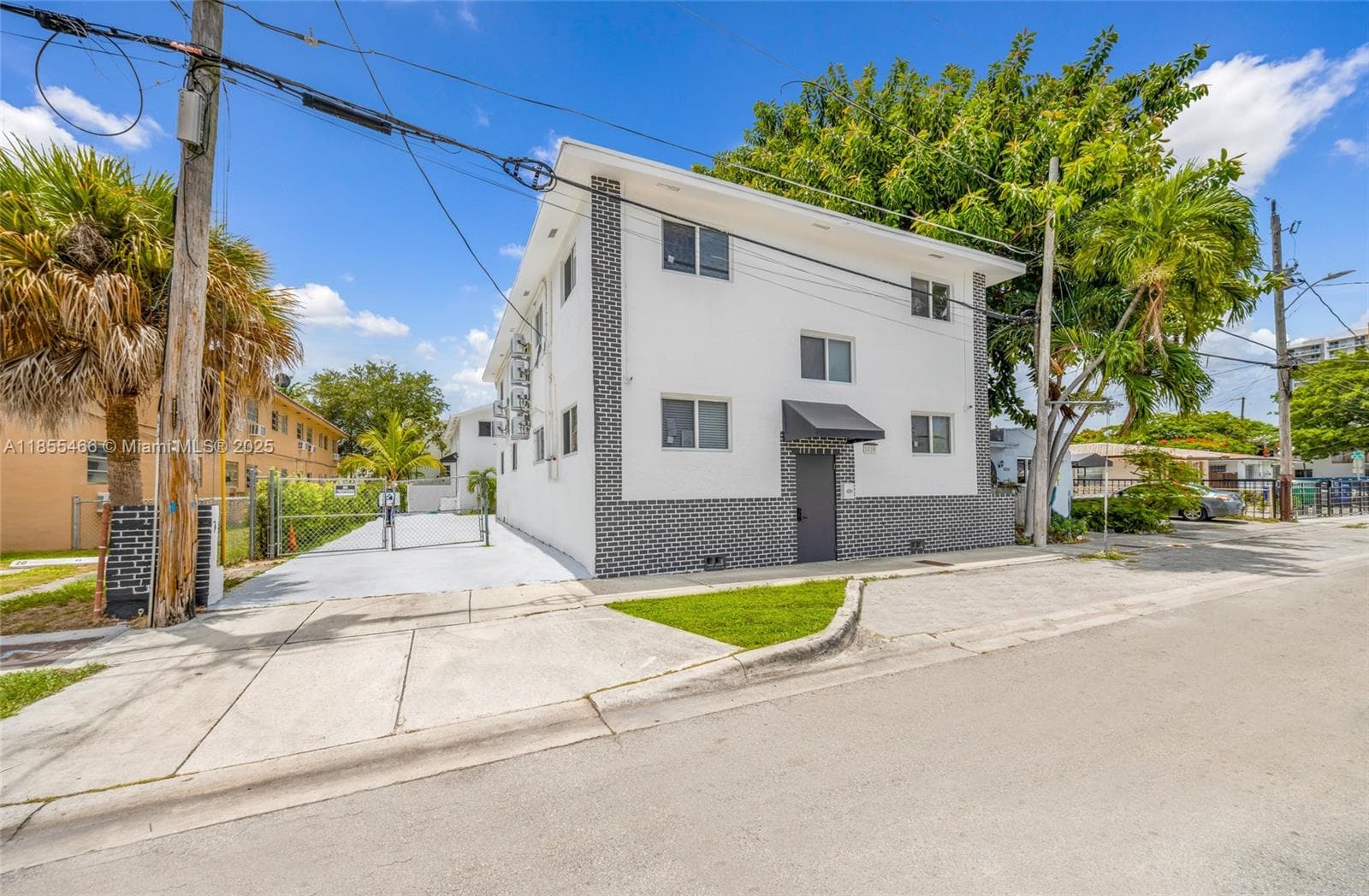 1028 SW 9th Ave, Miami FL 33130