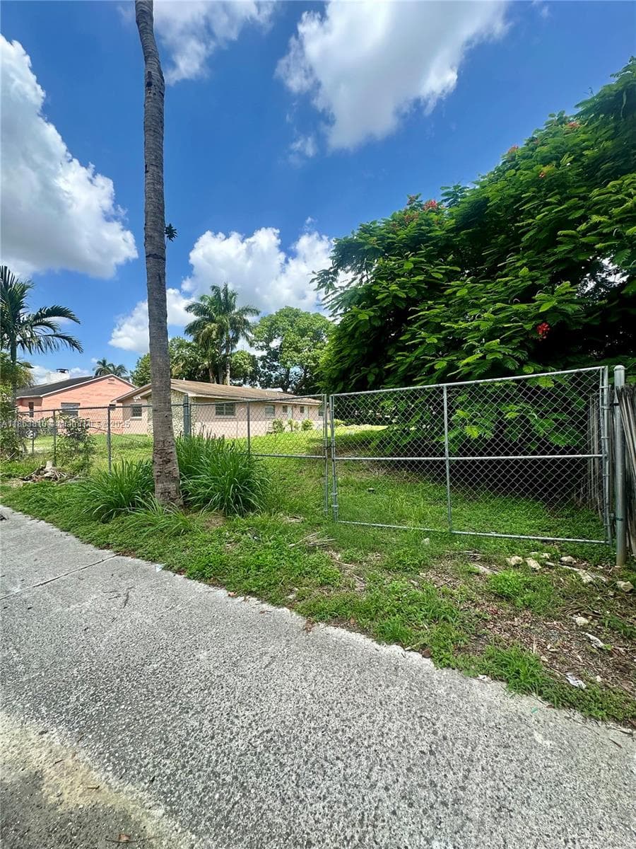 Miami, FL, 33150