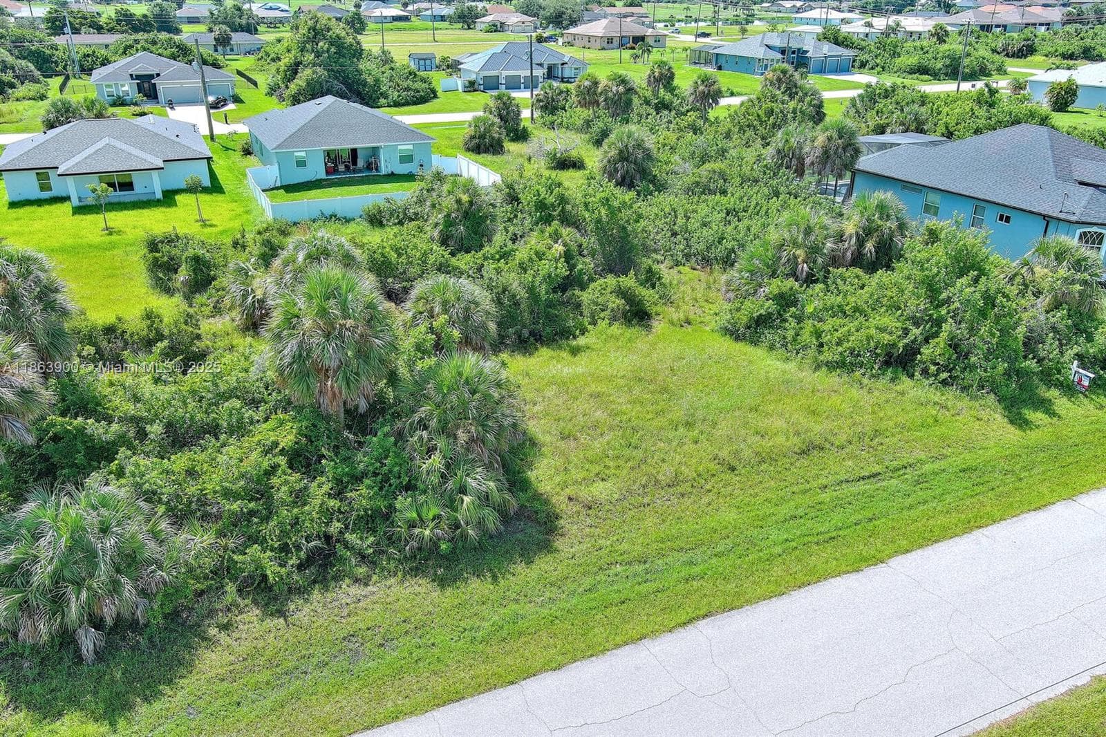 148 Spring Dr, Other City - In The State Of Florida FL 33947