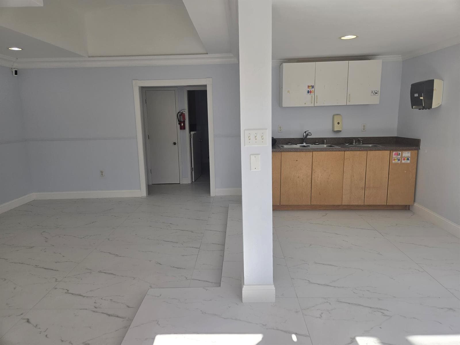 1100-frontroom