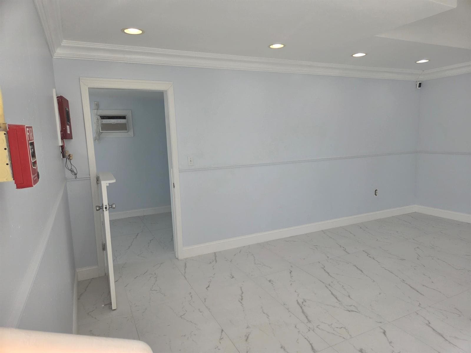 1100-frontroom-sideroom