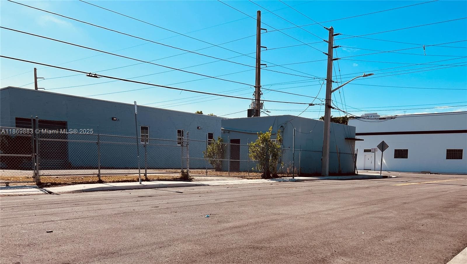 1031 NW 21st St, Miami FL 33127