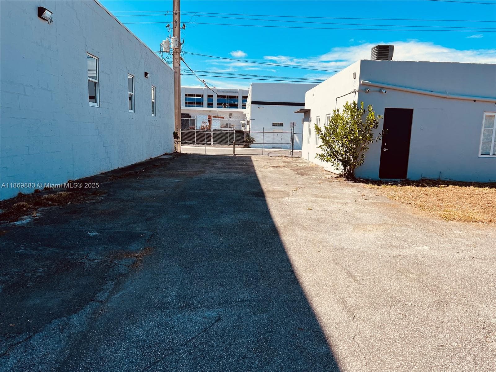 1031 NW 21st St, Miami FL 33127