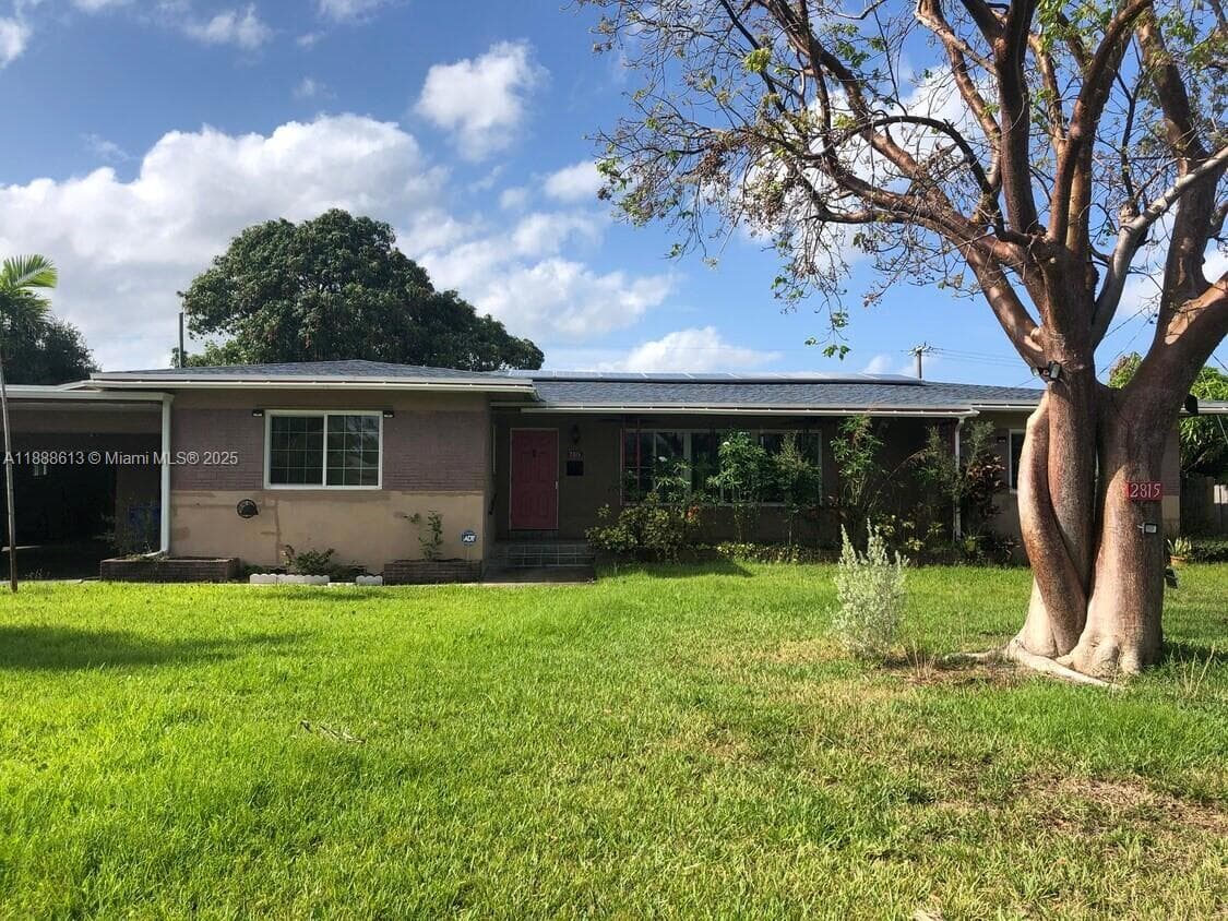 2815 Jackson St, Hollywood FL 33020