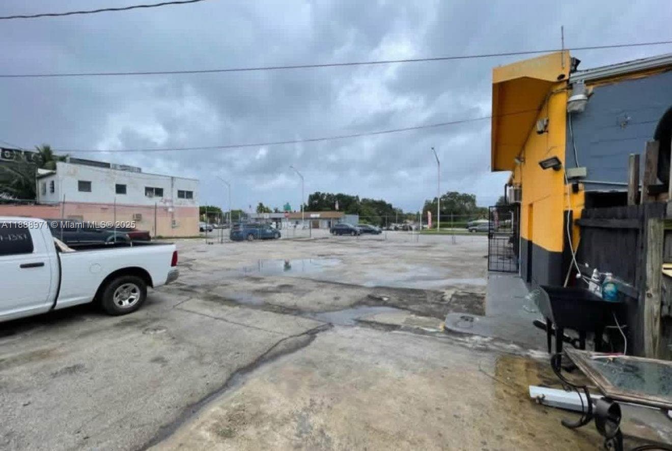 1550 NW 79th St, Miami FL 33147