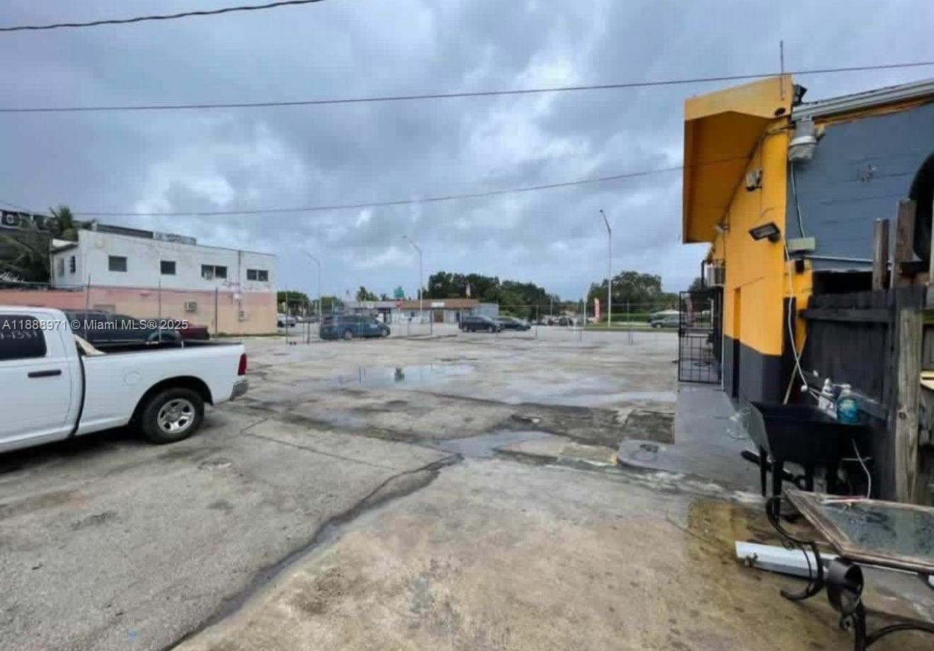1550 NW 79th St, Miami FL 33147