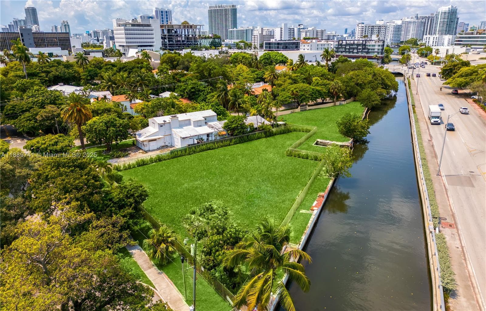 18th st Michigan Ave, Miami Beach FL 33139
