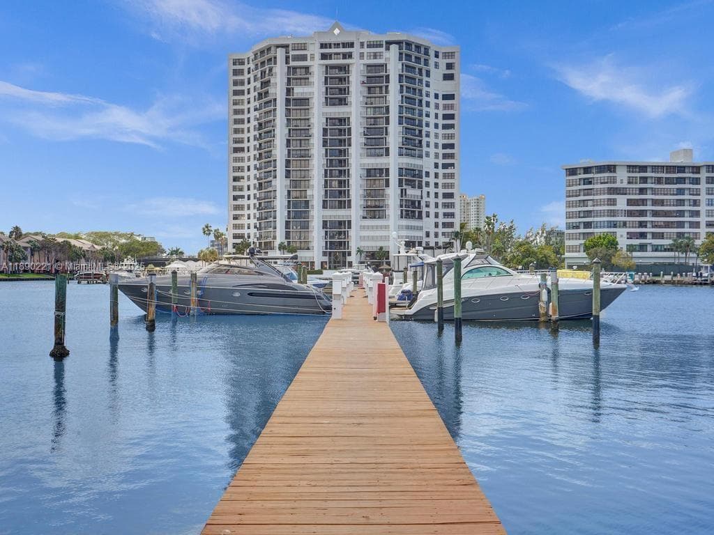 2667 S Parkview Dr, Hallandale Beach FL 33009
