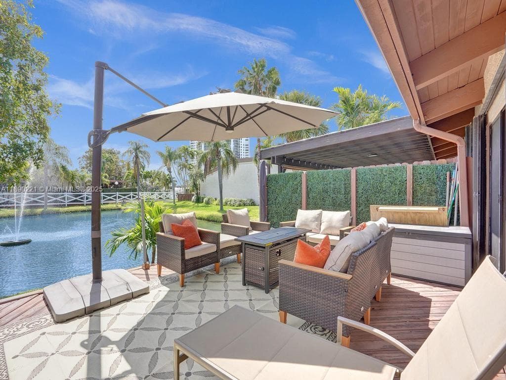 2667 S Parkview Dr, Hallandale Beach FL 33009