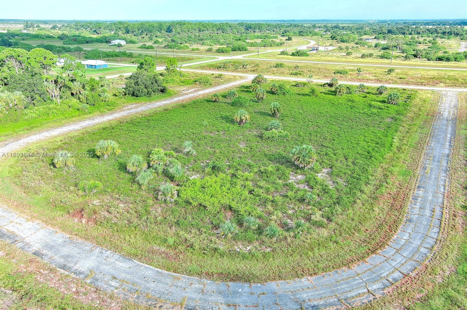 121 ARDMORE CIR, Other City - In The State Of Florida FL 33935
