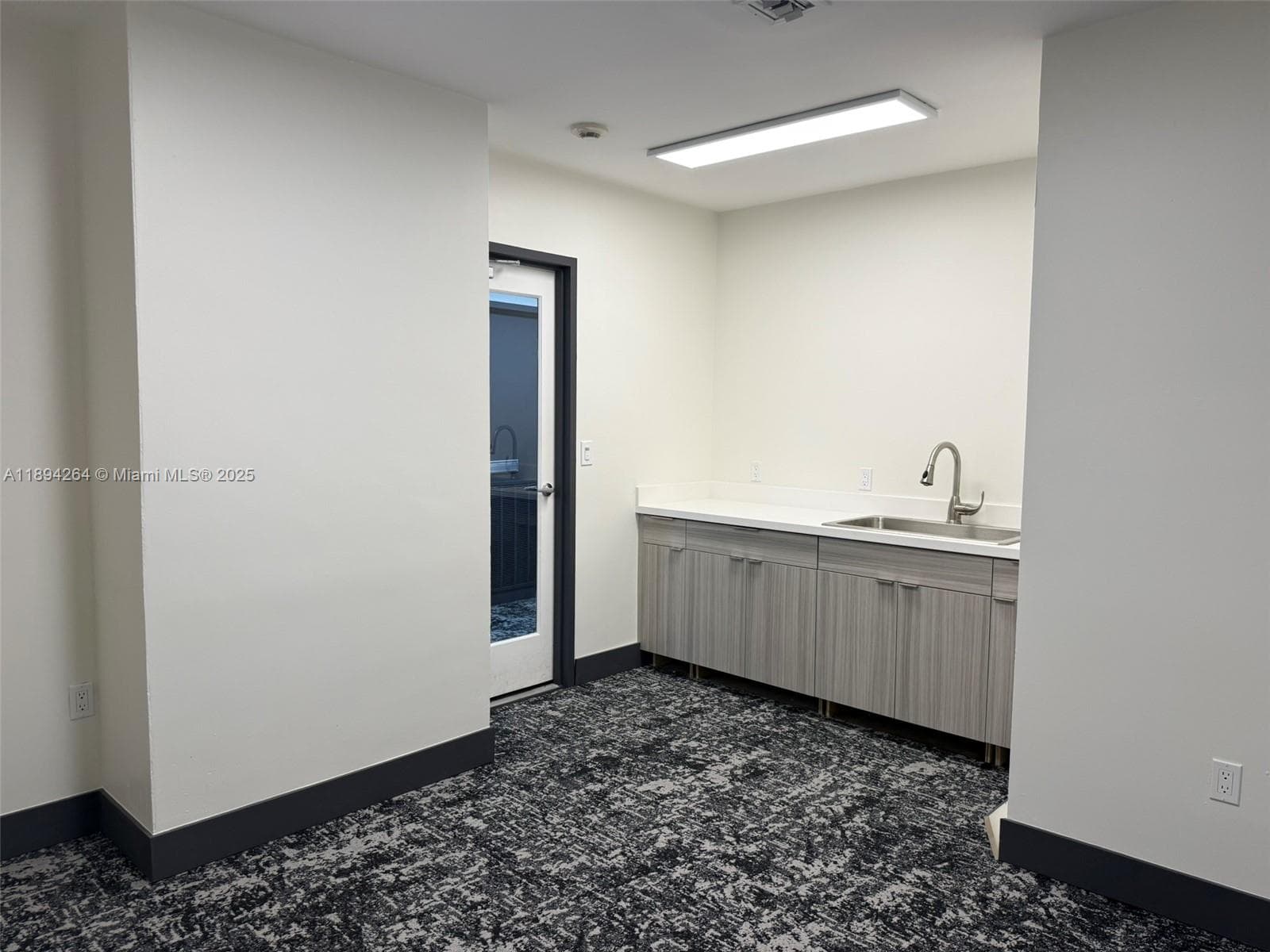 Common area breakroom