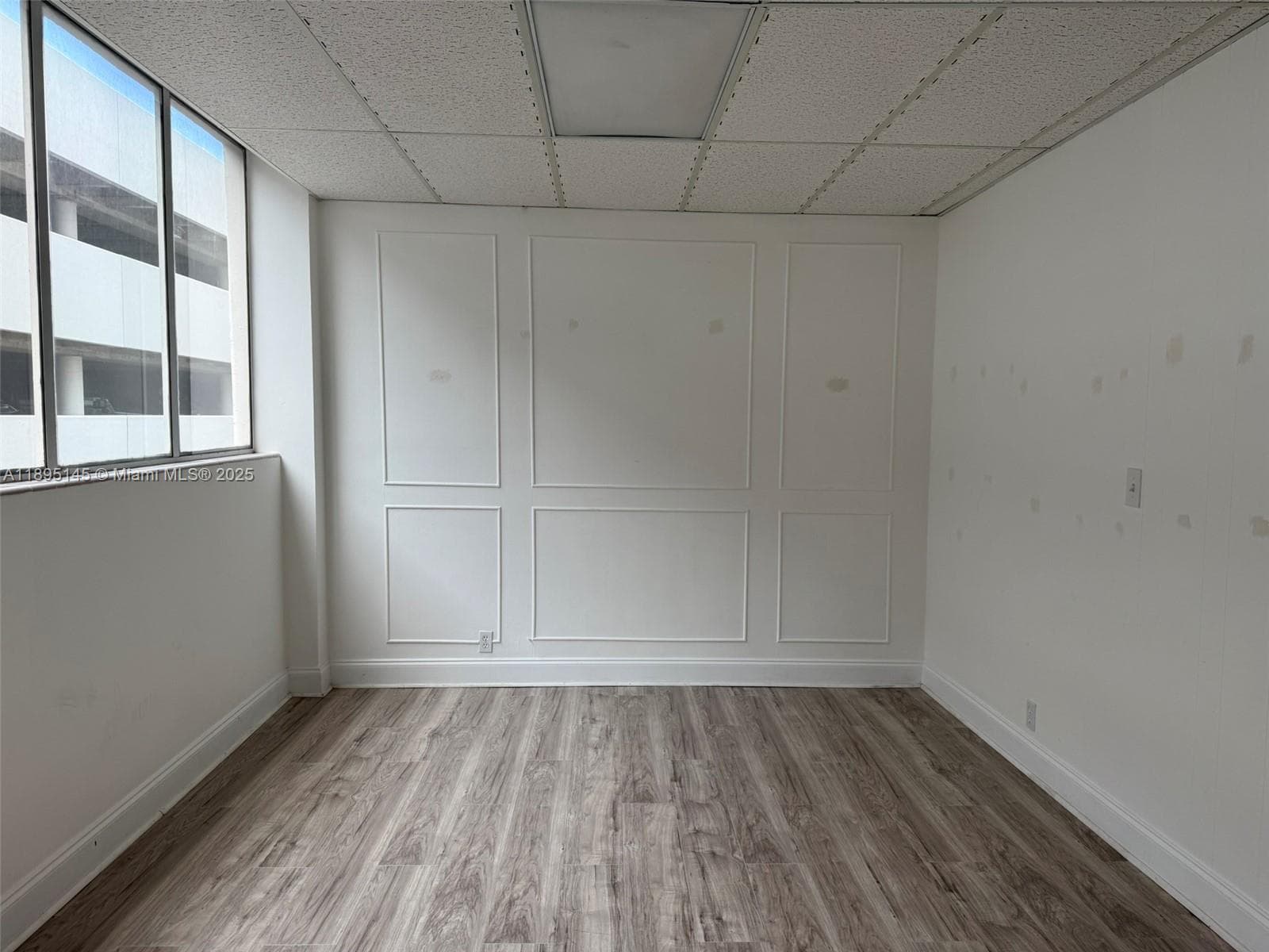 Suite 321 - private office 1