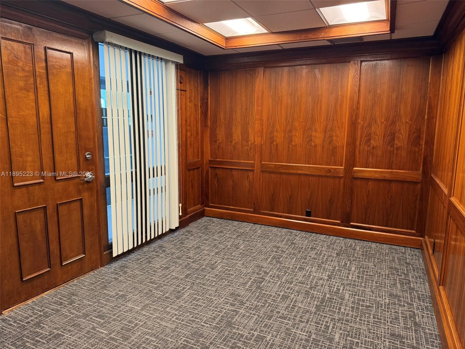 Suite 401- reception