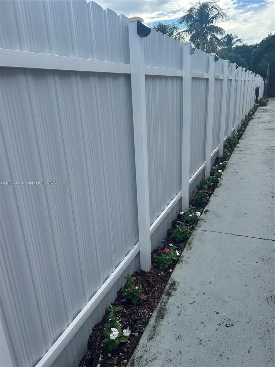 Hialeah, FL, 33010