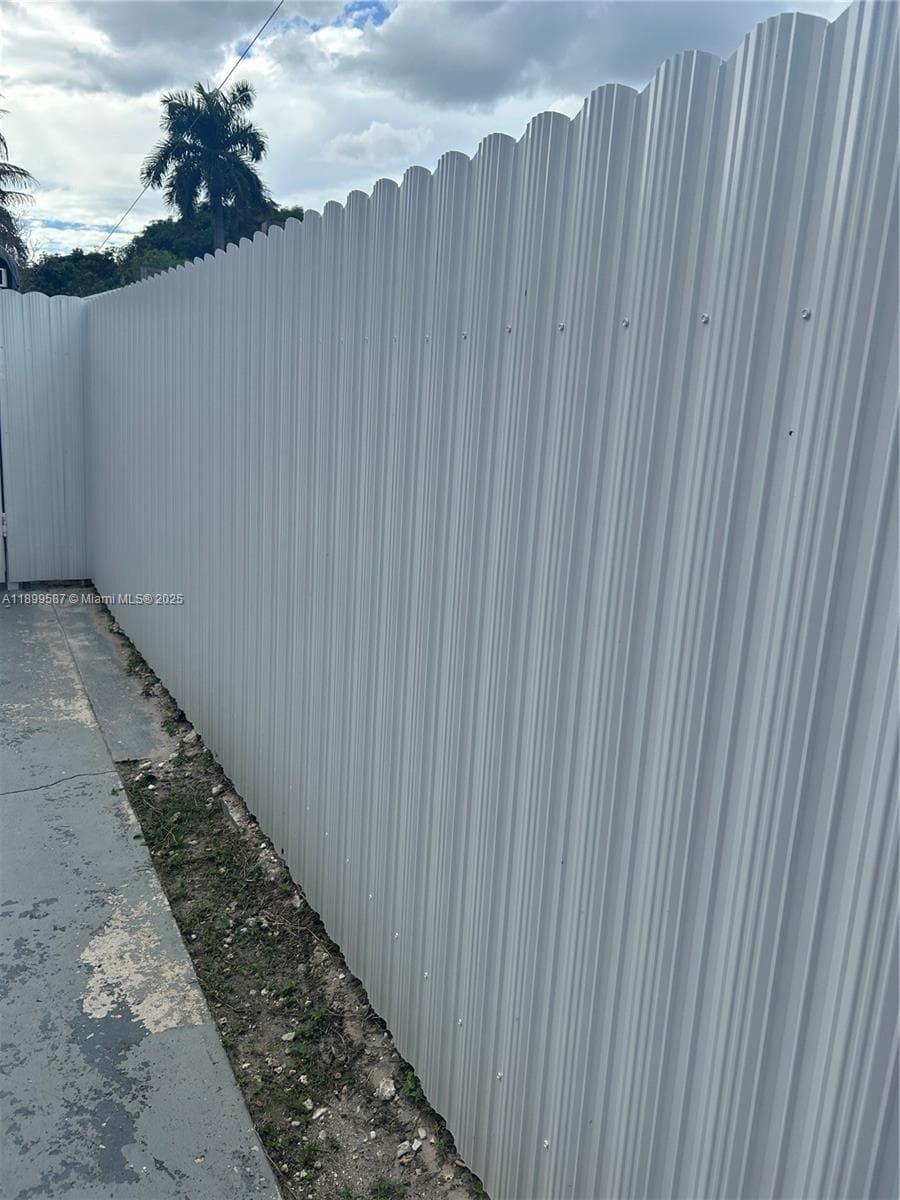 Hialeah, FL, 33010