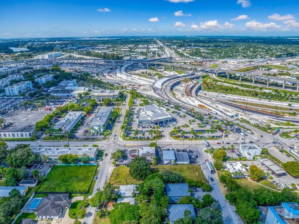 137 NW 165th St, Miami FL 33169