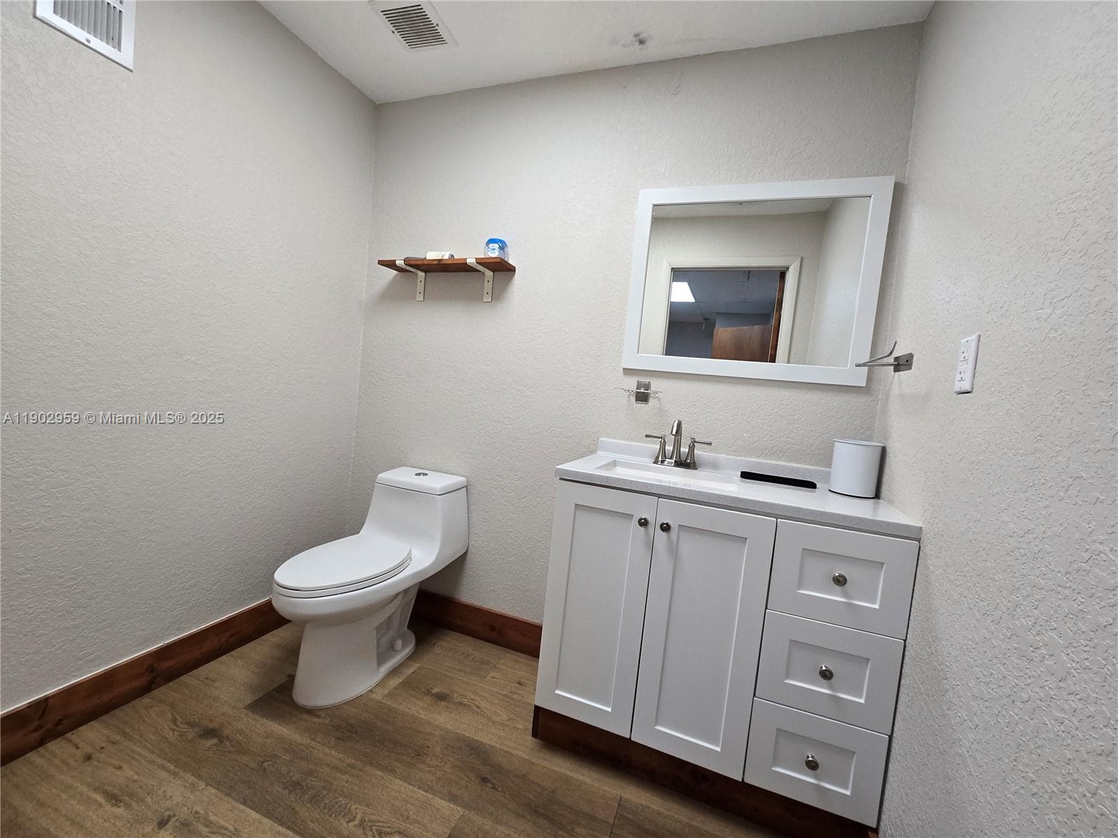 3580 NW 32nd St, Miami FL 33142
