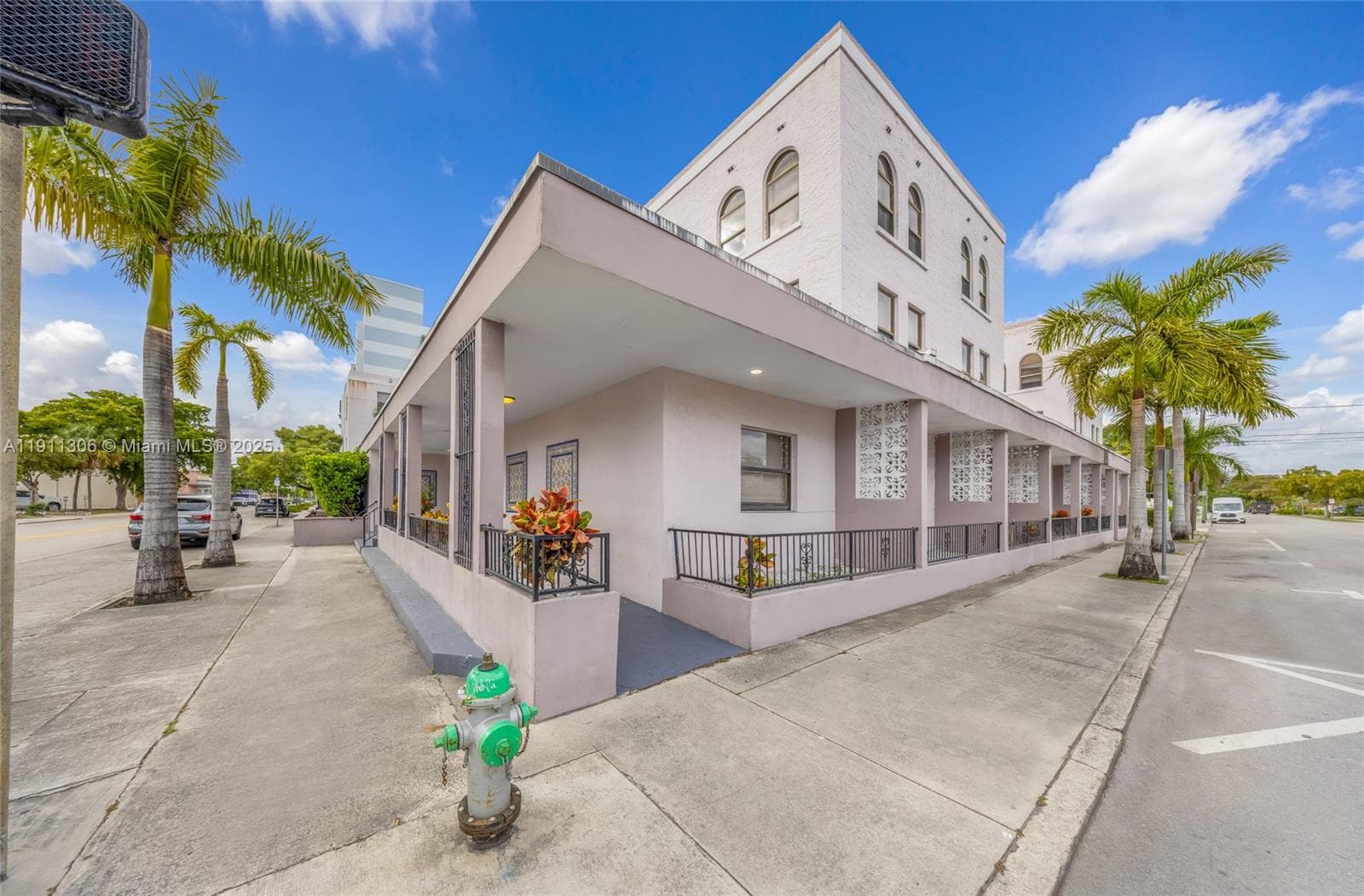 2001 Polk St, Hollywood FL 33020