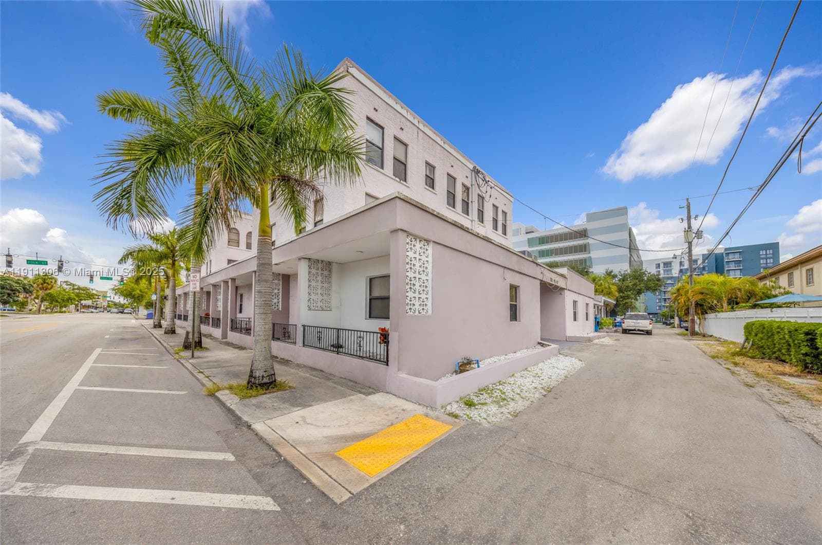 2001 Polk St, Hollywood FL 33020