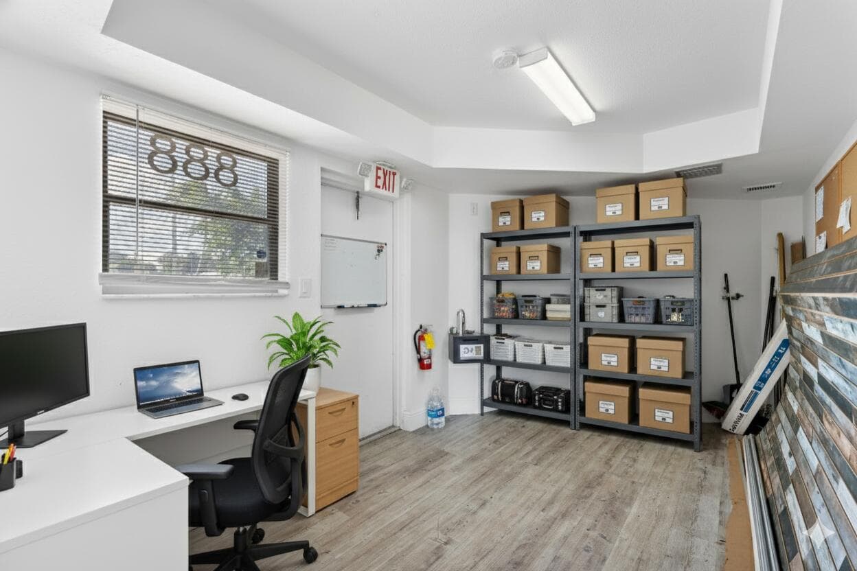 Virtual staging Office/storage unit