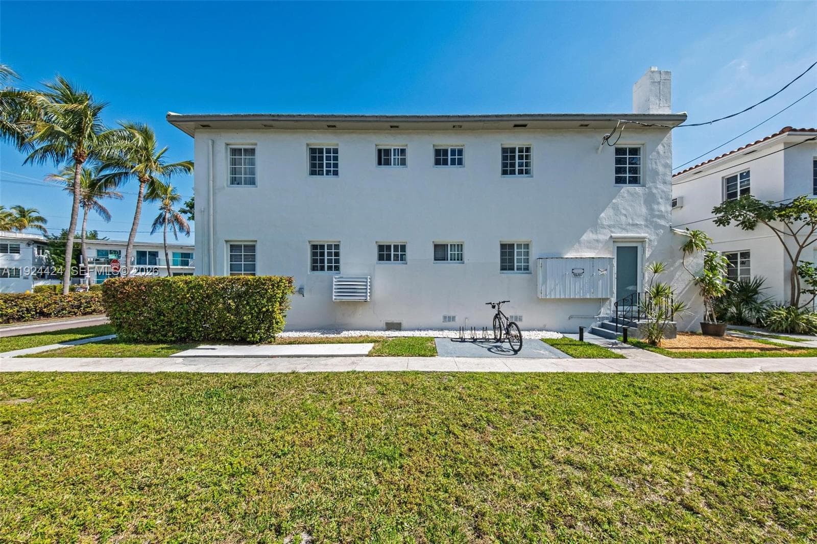 7124 Bay Dr, Miami Beach FL 33141